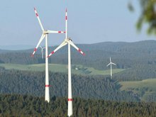 Windkraft im Wald: Unser Bild zeigt Anlagen in Baden-Württemberg. Auch für den Reinhardswald sind Windenergieanlagen geplant.